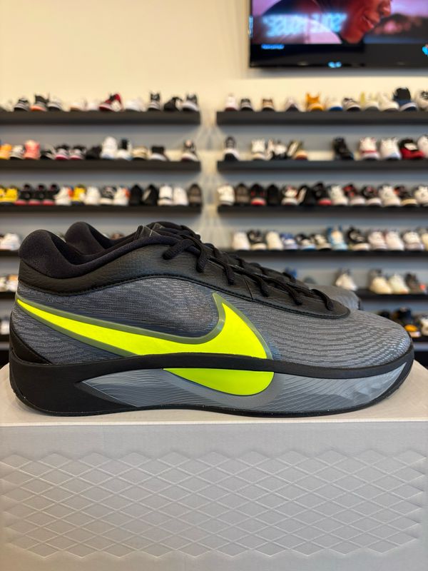 Nike Giannis Zoom Freak 6 Size 10.5 Pre-Owned