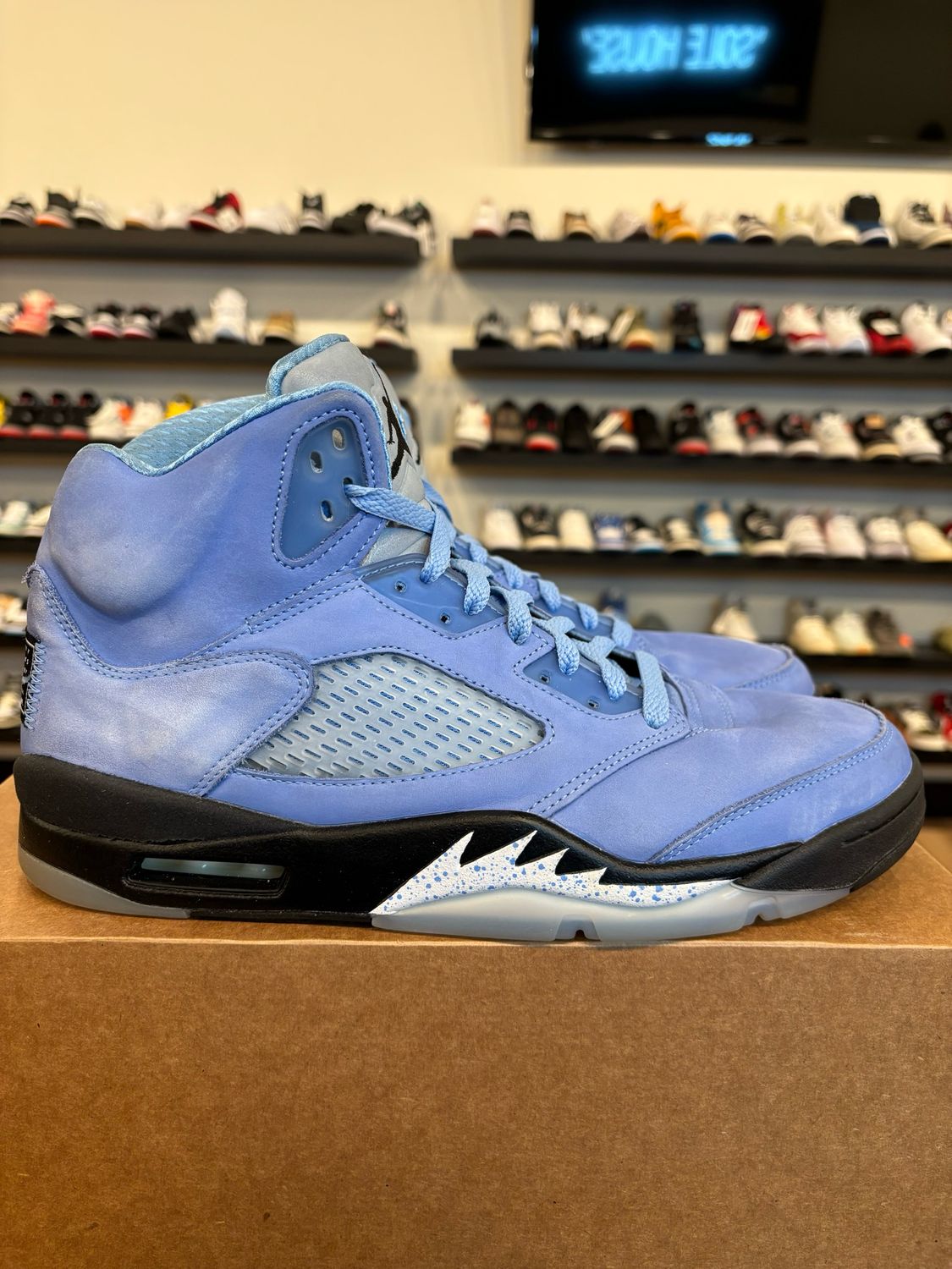 Jordan 5 University Blue Size 10.5 Pre-Owned (No Box)
