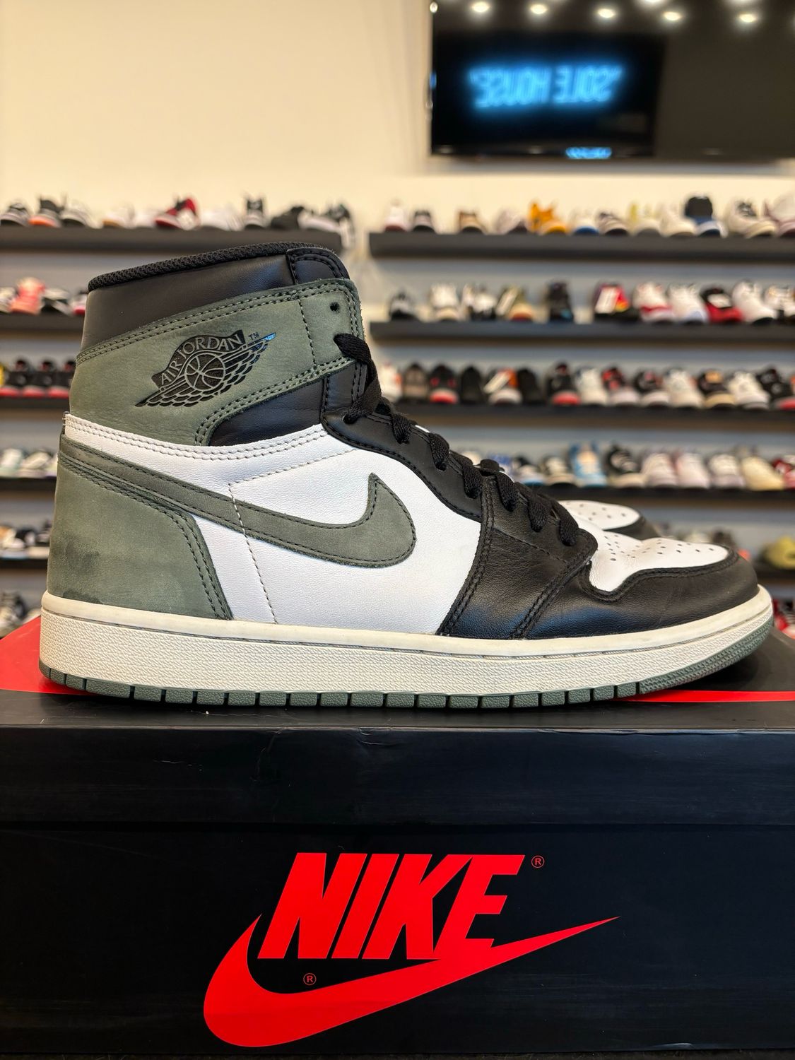 Jordan 1 Clay Green Size 10 Pre-Owned