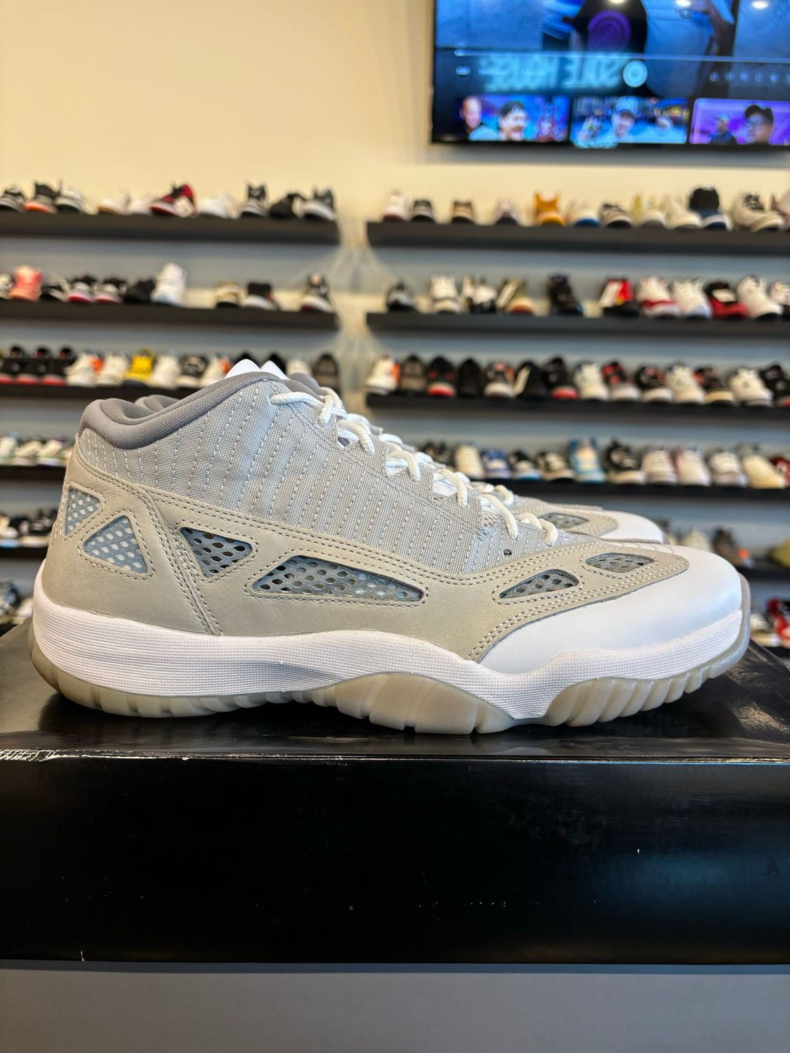 Jordan 11 Low IE Orewood Brown Size 12 Pre-Owned