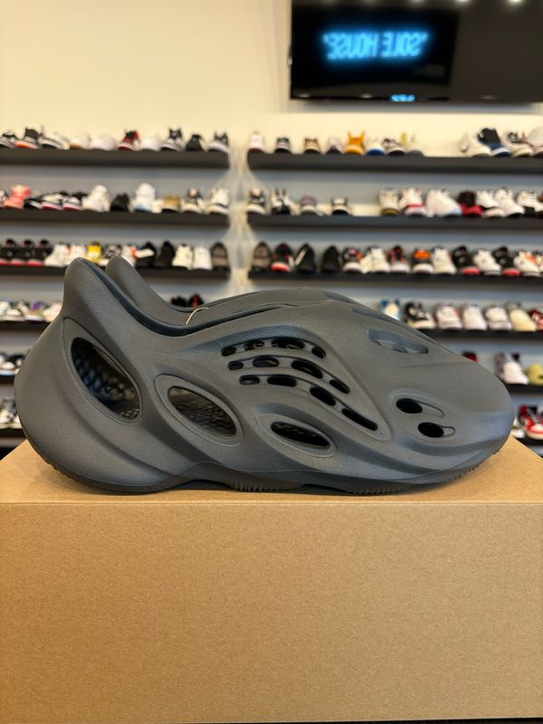 Yeezy Foam Rnnr Carbon Size 13 Brand New