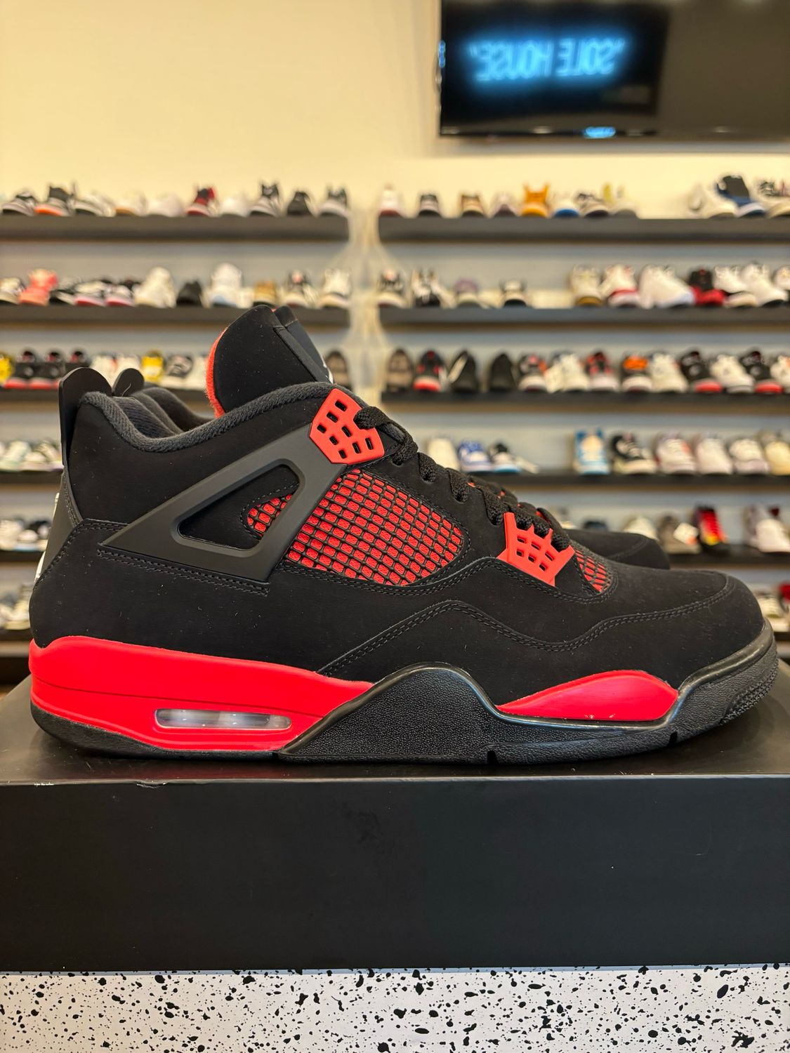 Jordan 4 Red Thunder Size 13 Pre-Owned