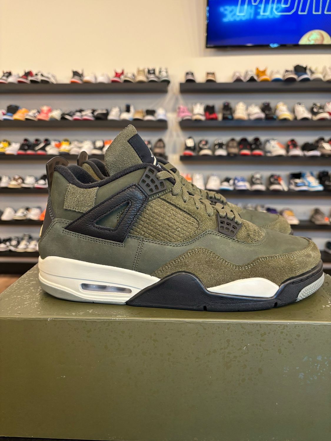 Jordan 4 Craft Olive Size 12 Pre-Owned