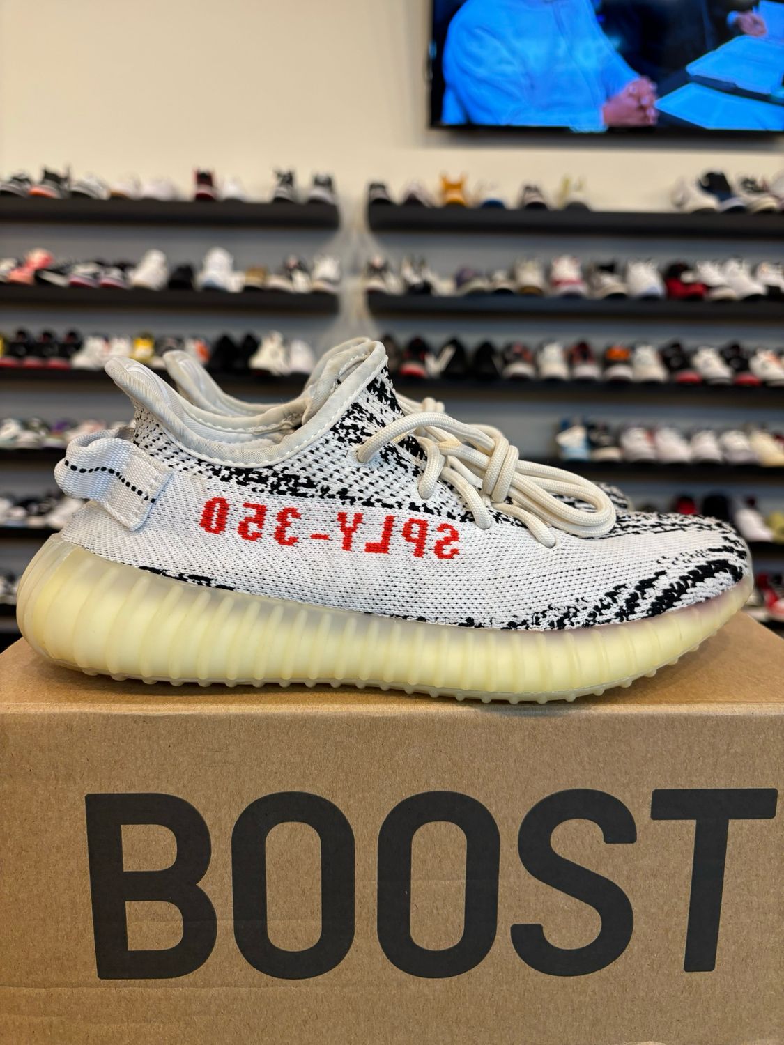 Yeezy 350 V2 Zebra Size 5 (6.5W) Pre-Owned