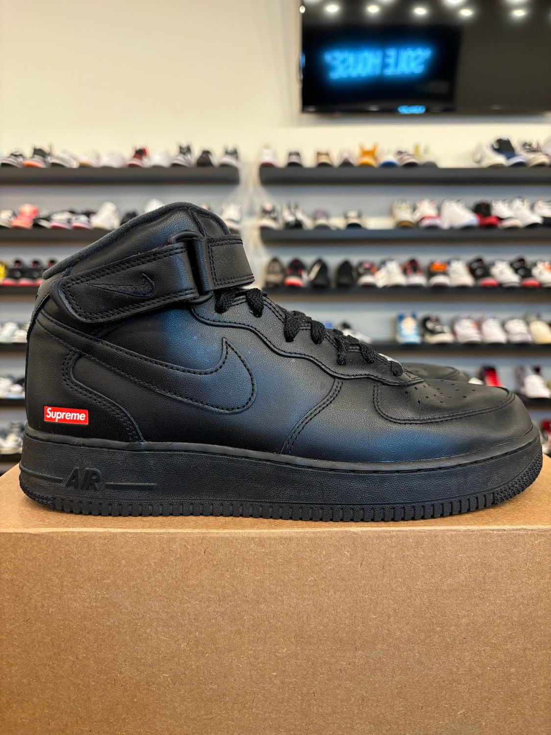 Nike Supreme Air Force 1 Mid Black Size 9.5 Pre-Owned (No Box)
