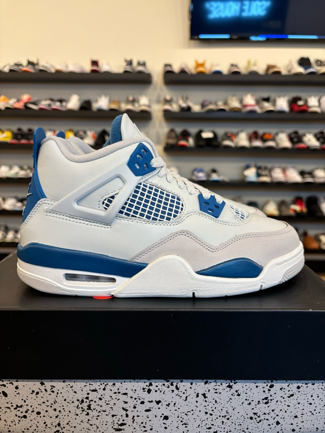 Jordan 4 Military Blue Size 6.5Y (8W) Pre-Owned
