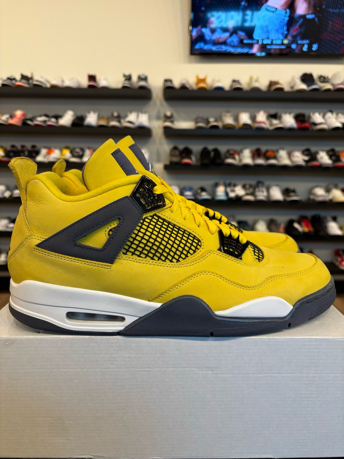 Jordan 4 Lightning Size 14 Pre-Owned (No Box)