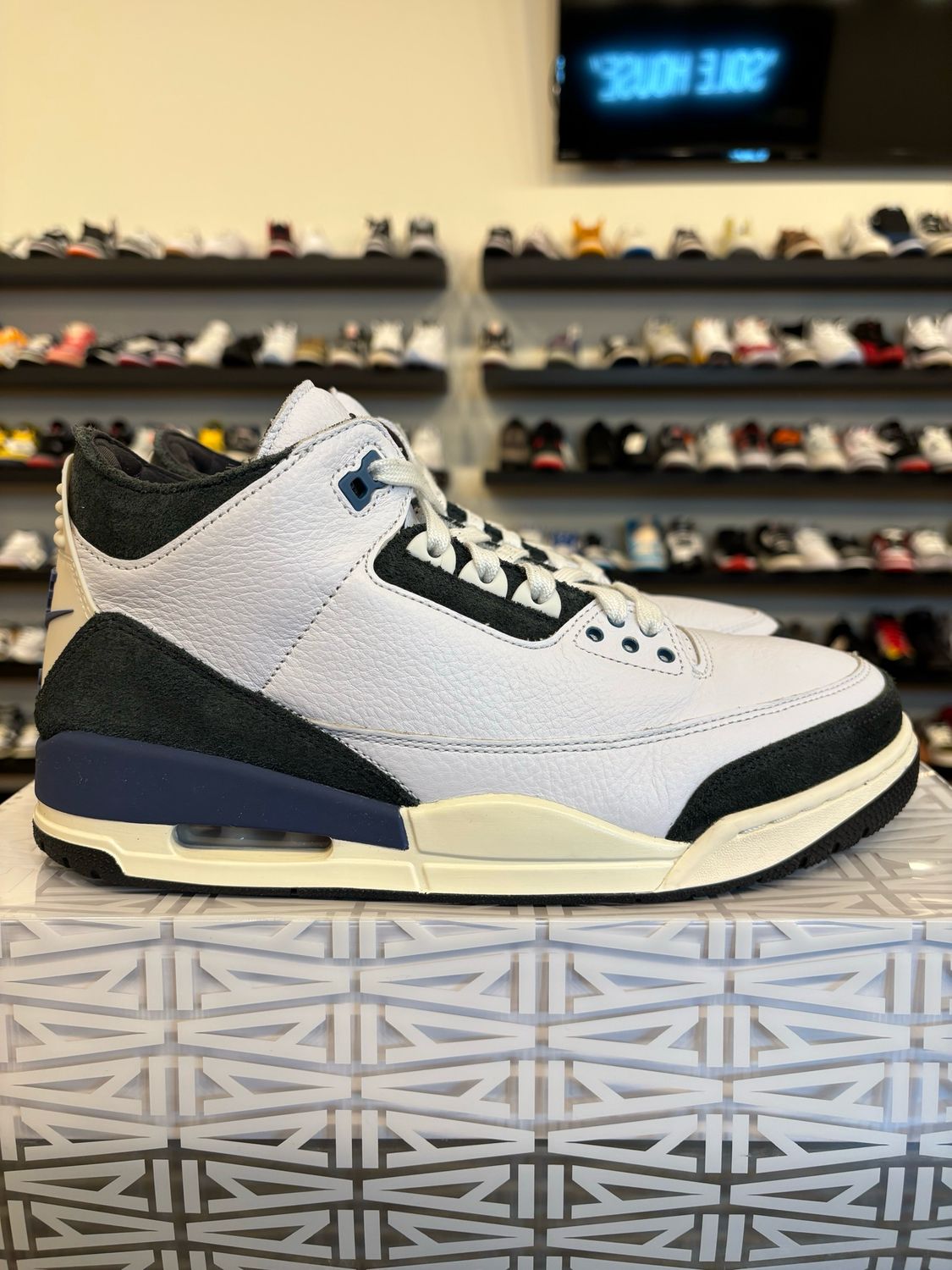 Jordan 3 A Ma Maniere Diffused Blue Size 9 Pre-Owned