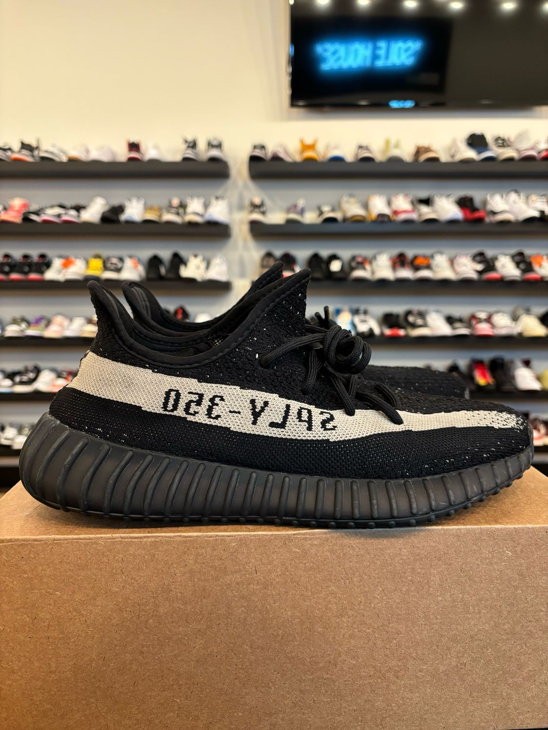Yeezy 350 V2 Oreo Size 10.5 Pre-Owned (No Box)