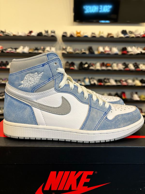 Jordan 1 Hyper Royal Size 7.5 (9W) Pre-Owned
