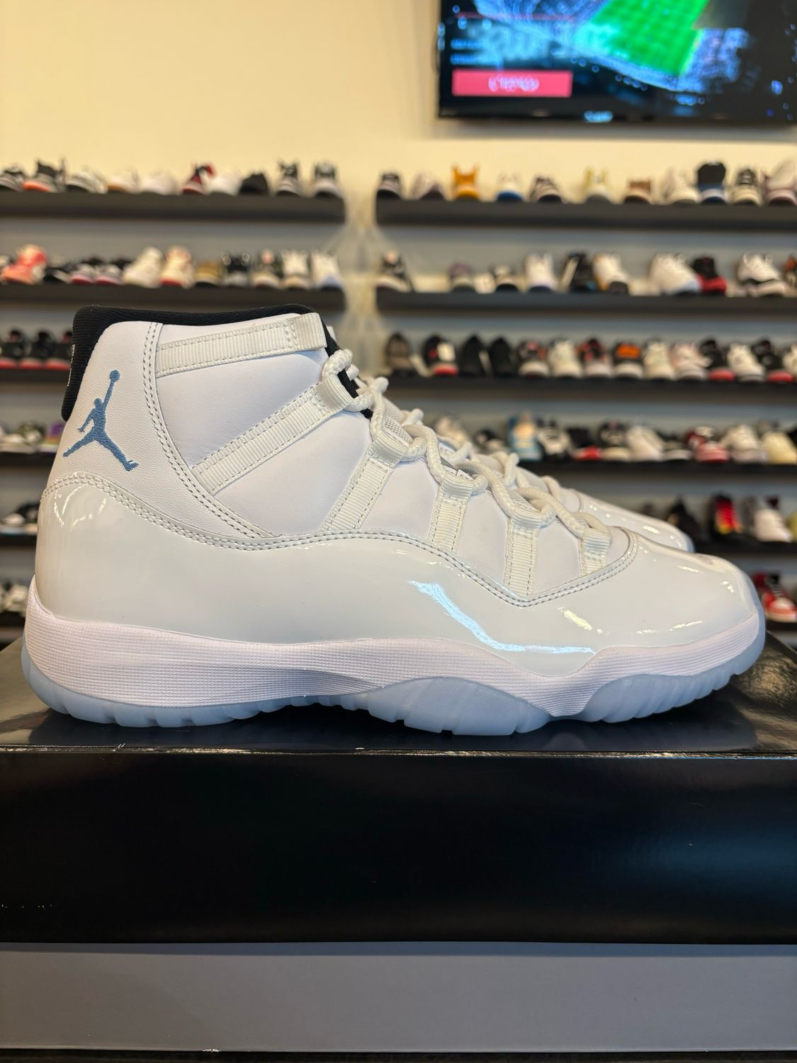 Jordan 11 Legend Blue 2024 Size 10 Brand New