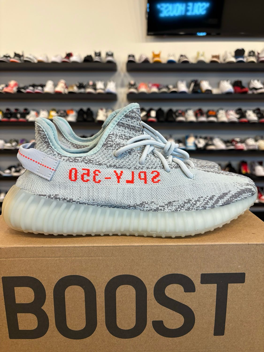 Yeezy 350 V2 Blue Tint Size 10.5 Brand New