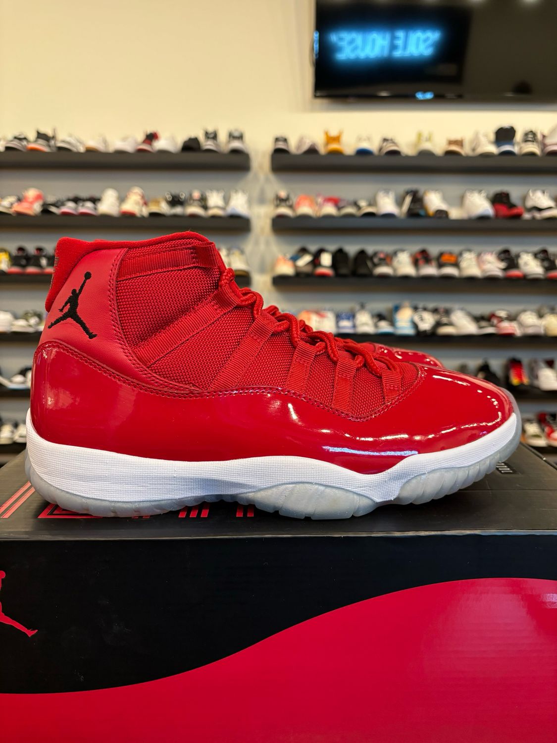 Jordan 11 Win Like 96 Size 10.5 Pre-Owned