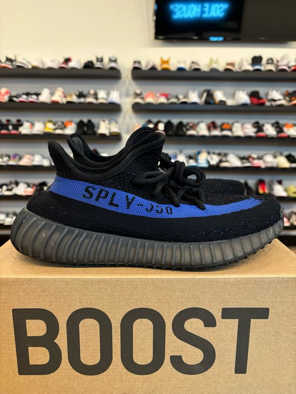Yeezy 350 V2 Dazzling Blue Size 8.5 Pre-Owned