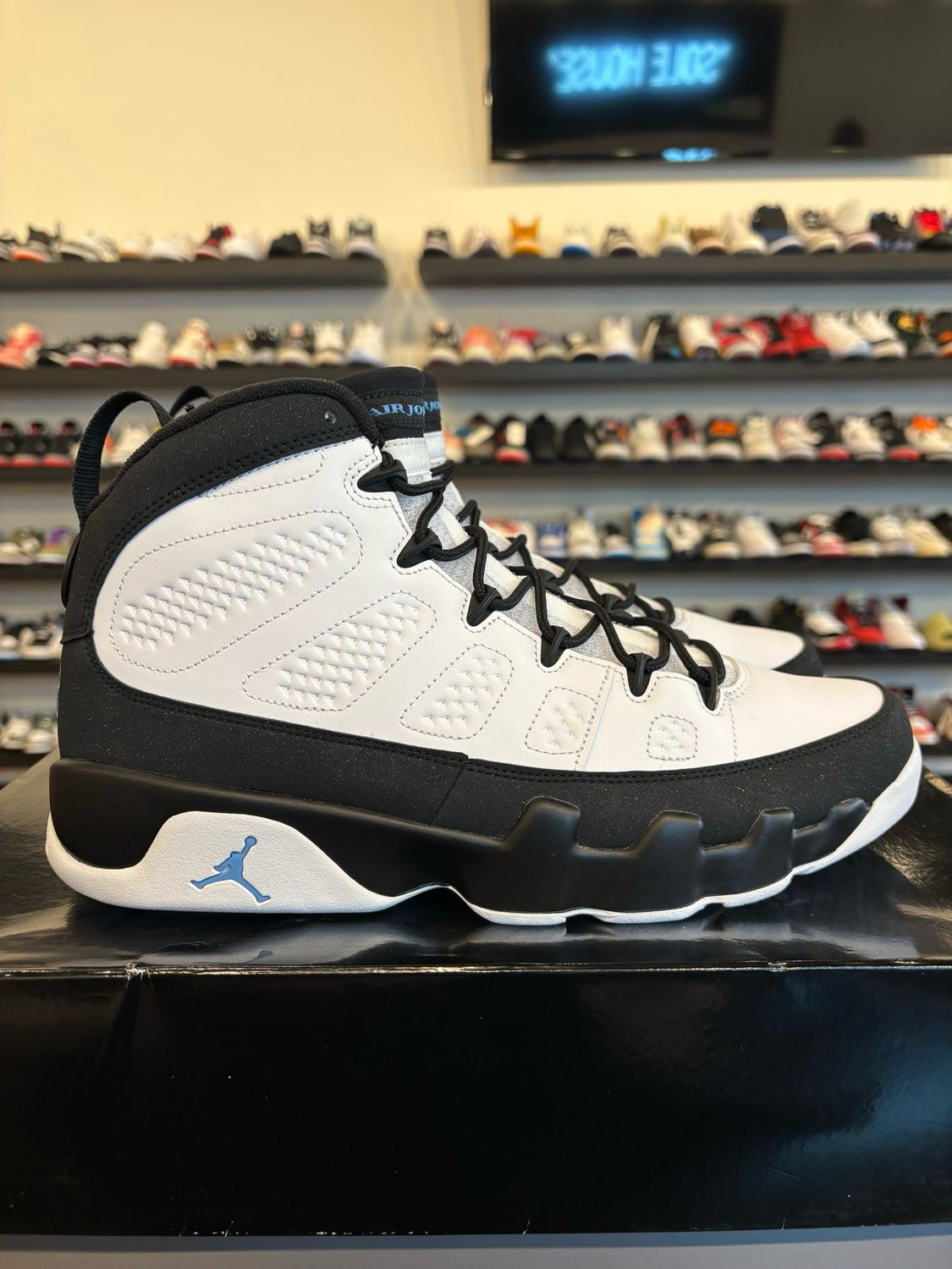 Jordan 9 University Blue Size 10 Brand New