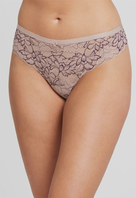 9530 Bridgerton Lace Thong