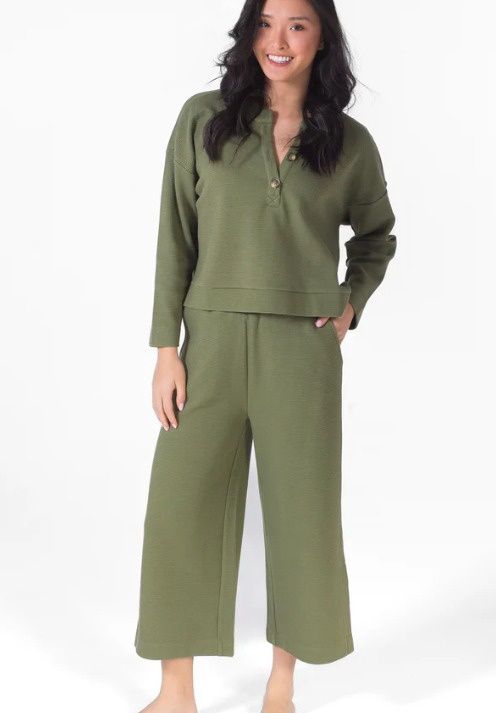 Waffle Henley And Capri Set