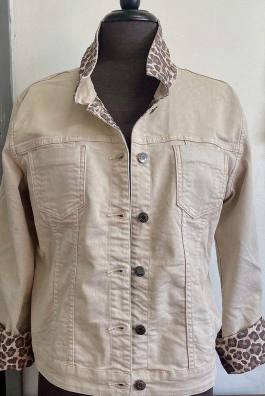 Flora Ashley: Reversible Leopard Jkt