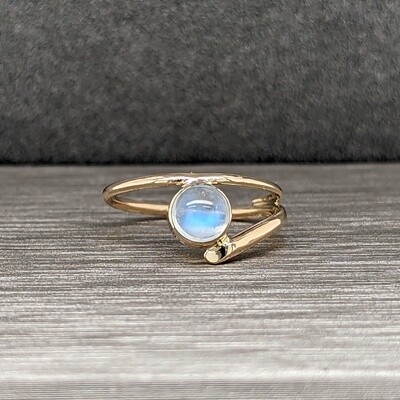 14KY 6mm Moonstone Bypass Ring