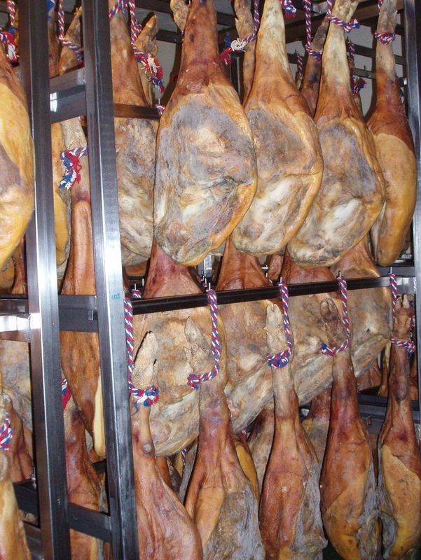 JAMÓN CURADO ENTERO CON PATA
