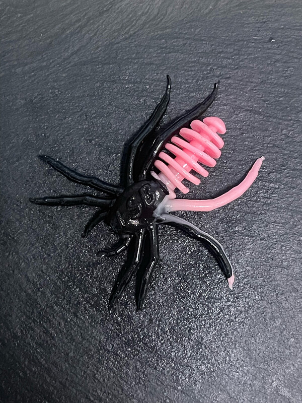 Die Spinne 3,5cm (Schwarz Bubblegum)