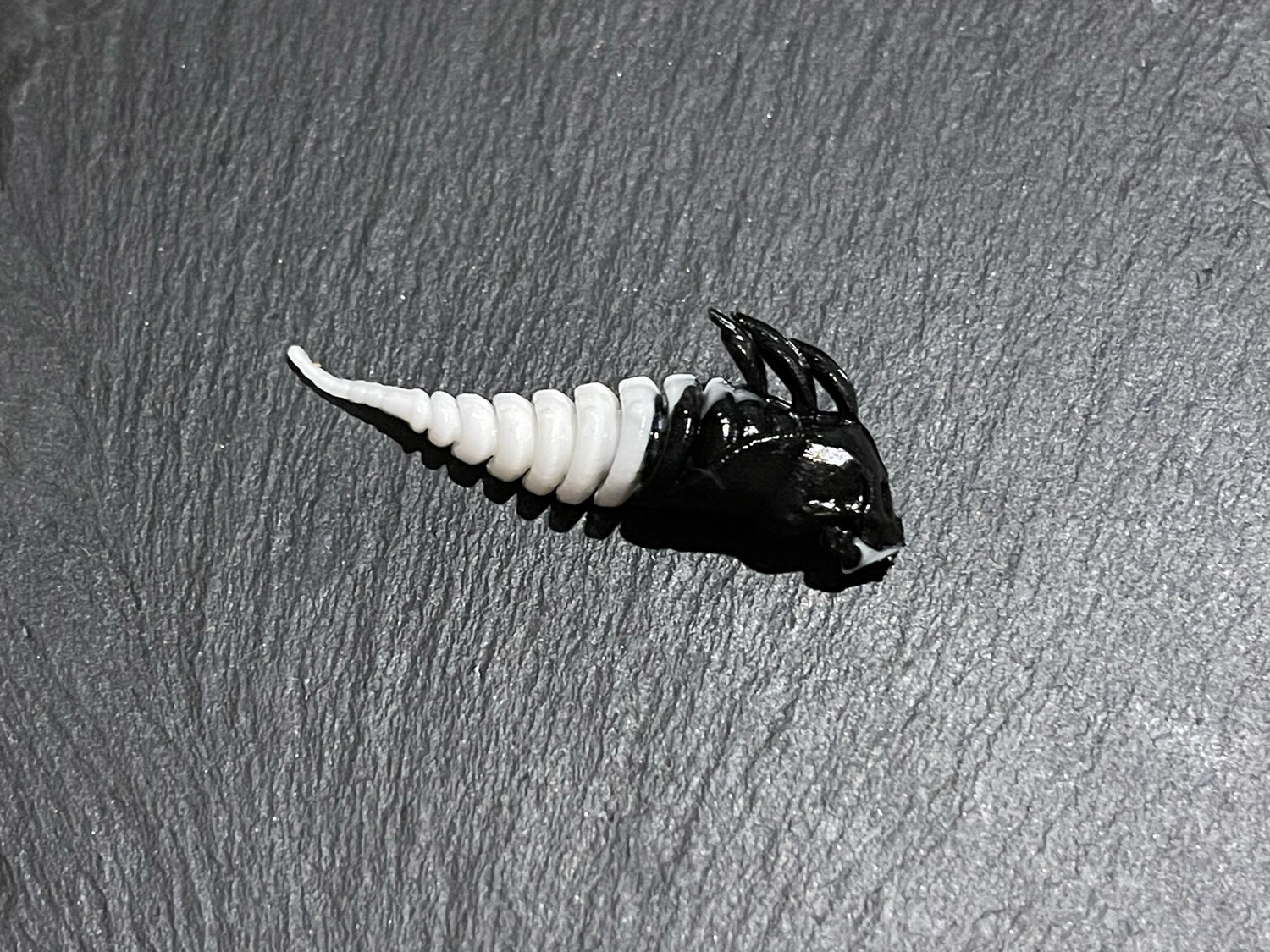 Skully 45mm Schwarz Weiß