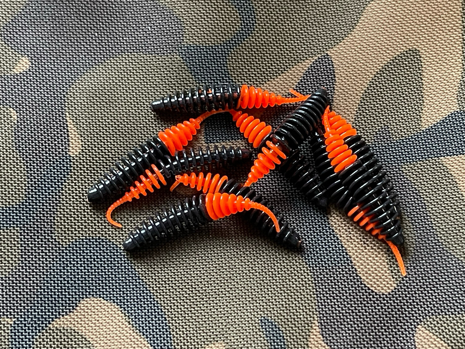 UL Troutworm 50mm Schwarz Orange