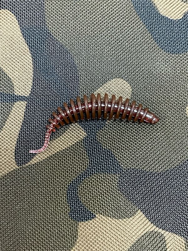 UL Troutworm 6,5cm Braun Rotglitter UV