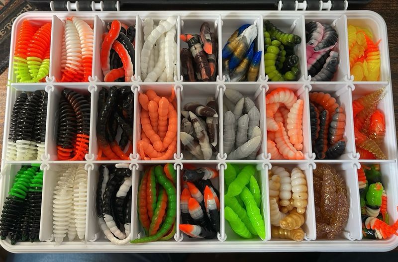 Mega Trout Mix / Inhalt 228 Köder ( Top Selection ) inklusiver Hochwertiger Sortimentskiste mit Dichtlippe