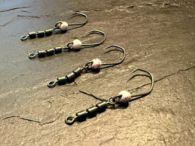 UL-Rotahook 6er Yarie Haken, 3,5mm Tungsten &amp; Dreierwirbel. Farbe Weiß/Rot