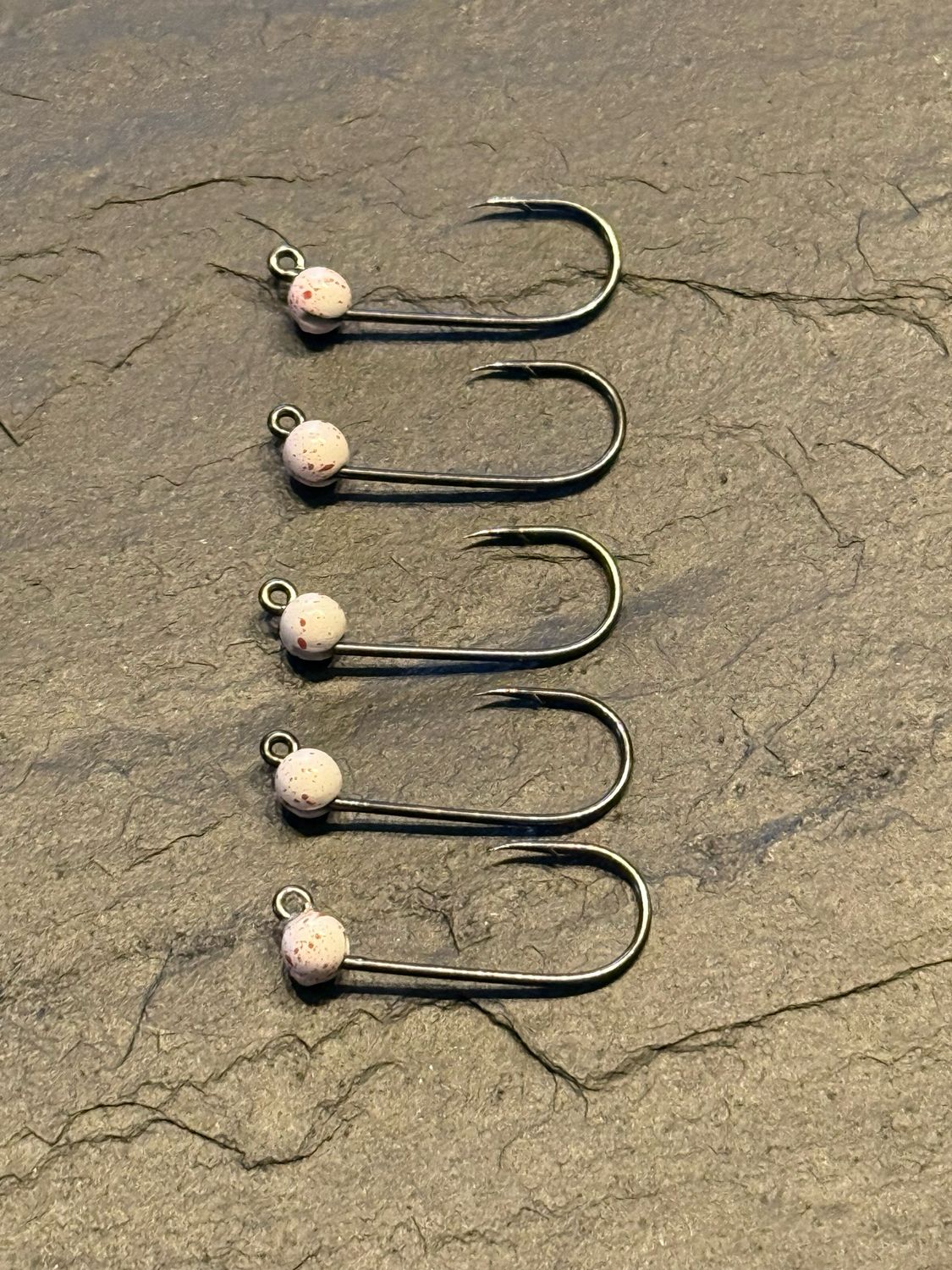 UL Jigs VMC 4er 4mm Tungsten. Farbe: Weiß-Rot