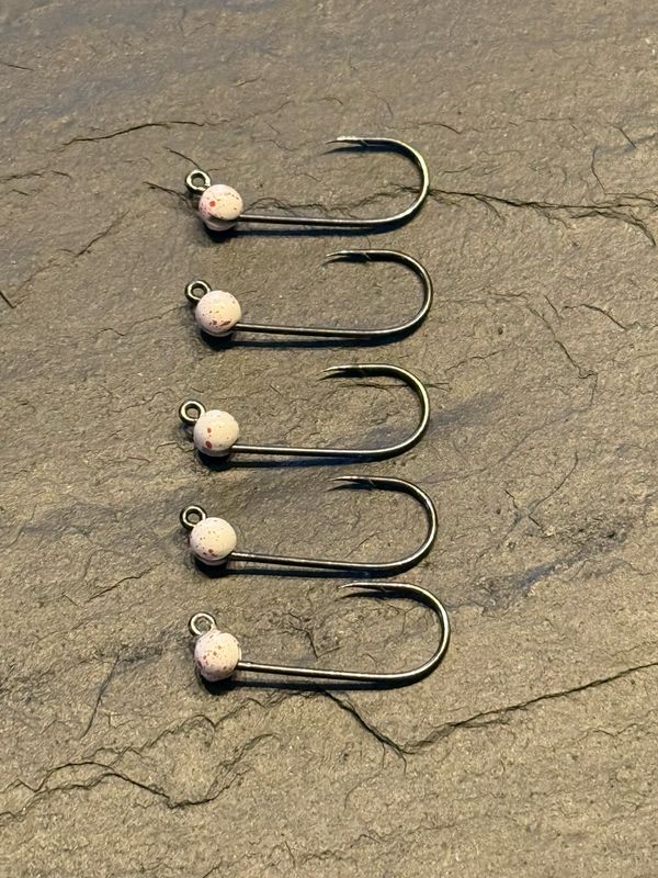 UL Jigs VMC 4er 4mm Tungsten. Farbe: Weiß-Rot