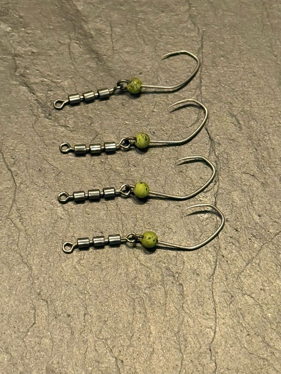 UL-Rotahook 4er Yarie Haken, 3,5mm Tungsten &amp; Dreierwirbel. Farbe: Olive-Schwarz