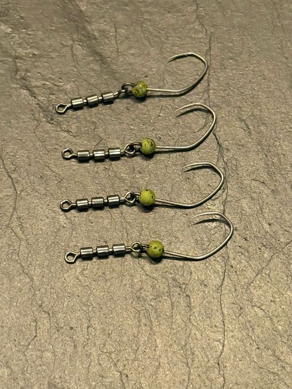 UL-Rotahook 4er Yarie Haken, 3,5mm Tungsten &amp; Dreierwirbel. Farbe: Olive-Schwarz