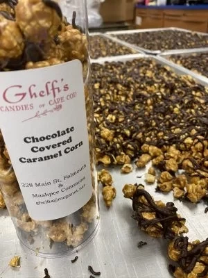 Chocolate Drizzled Caramel Corn