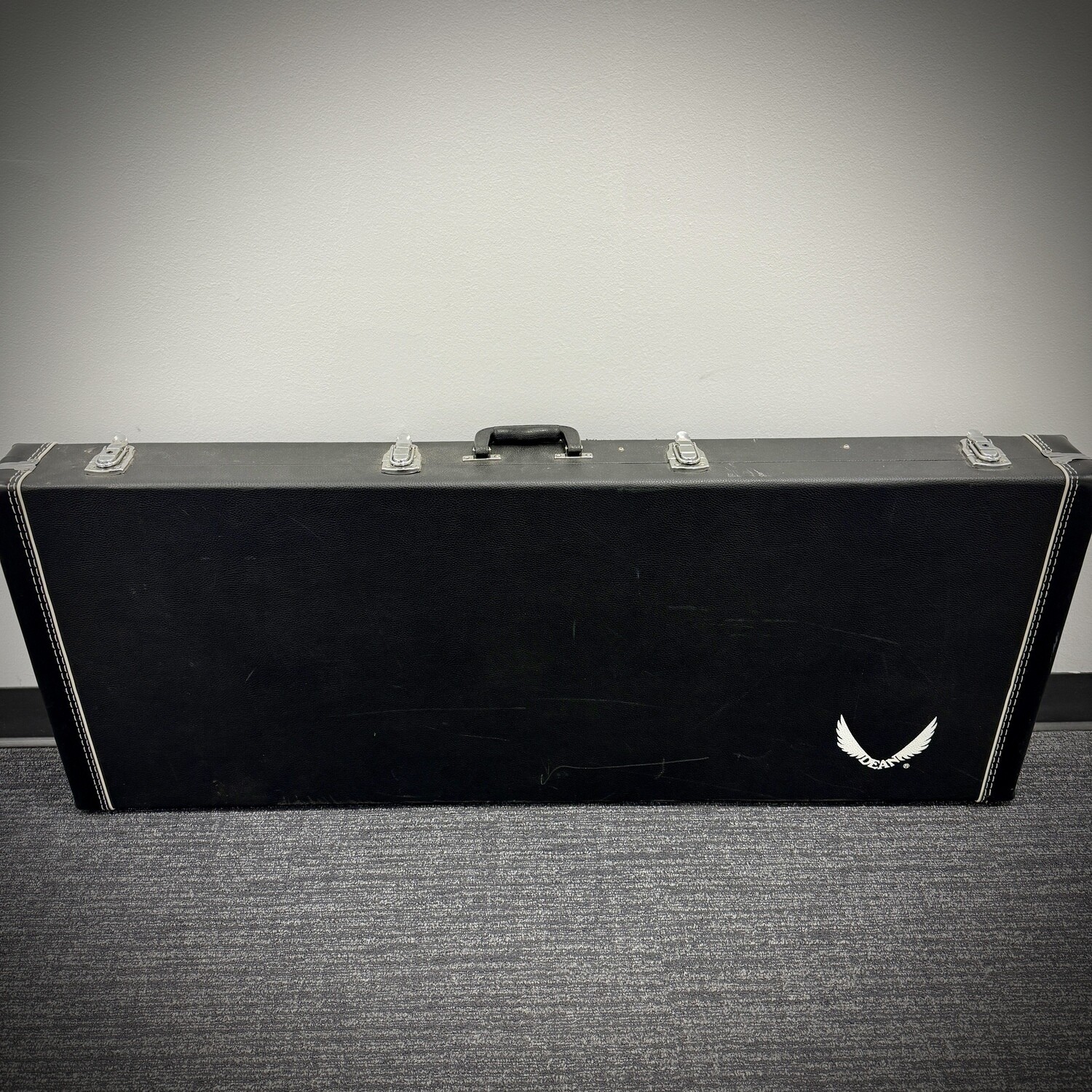 USED Dean V Multi-fit Hardshell Case