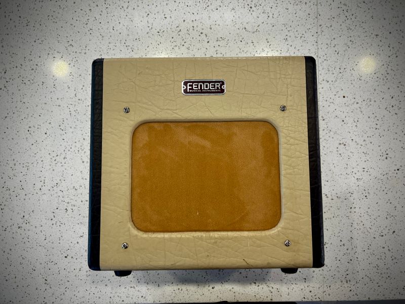 USED Fender Champion 600 5-Watt 1x6" Combo Amp