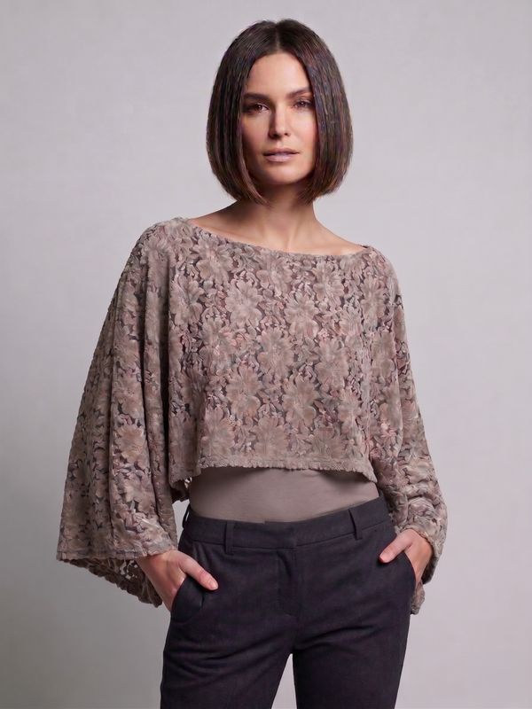 poncho encaje frisado