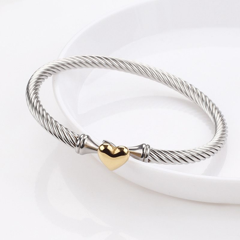 Center Heart Bangle