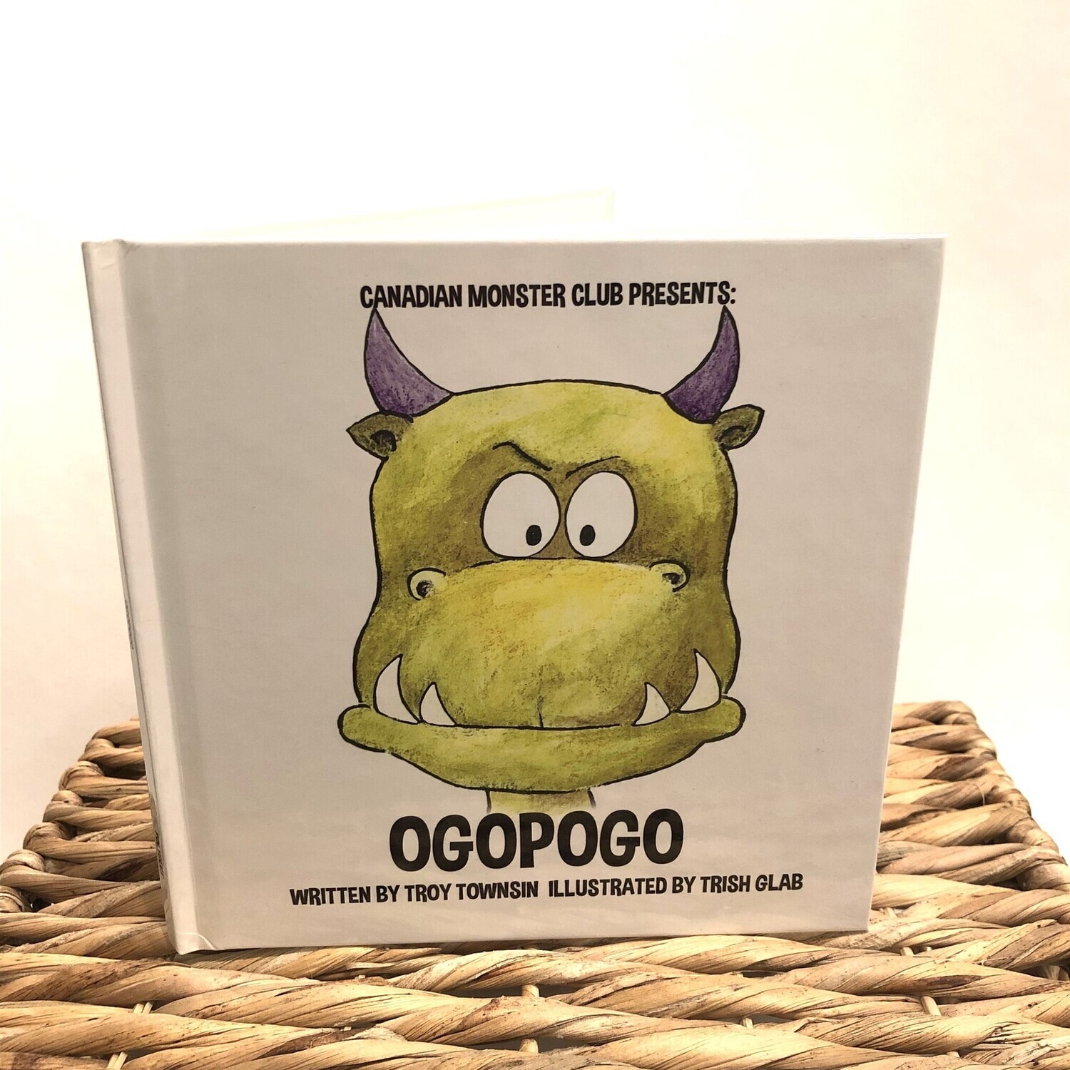 Book - Ogo pogo