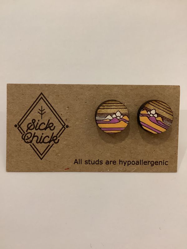 Wood Studs - Circle Mountain Range (Queen Pearls)
