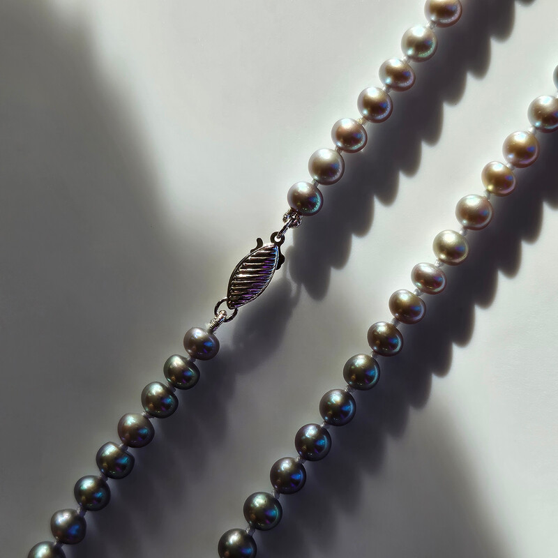 Phenom Pearl Necklace