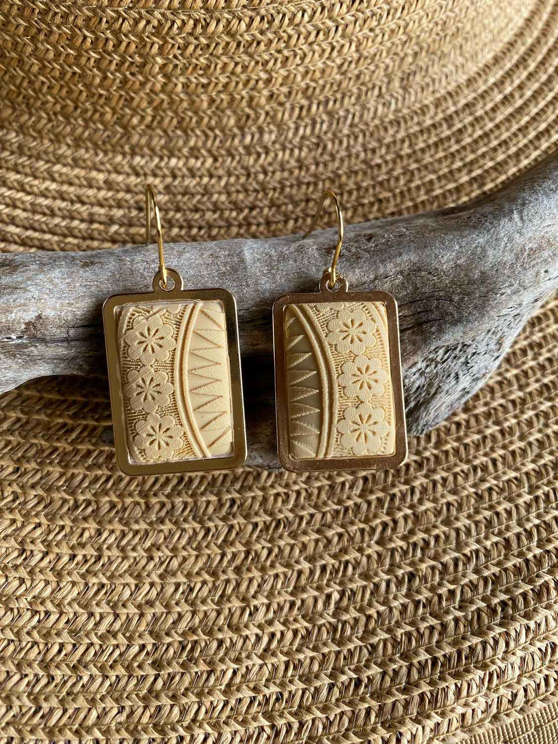 Pacifika Tan And Gold Squares