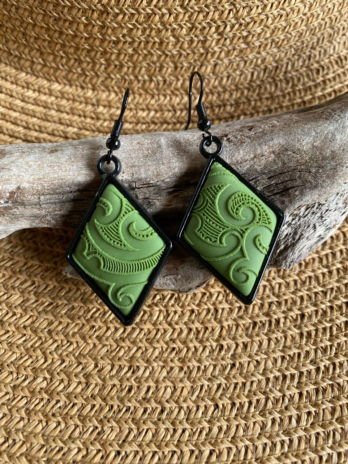 Koru Olive And Black Diamonds