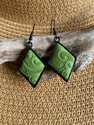 Koru Olive And Black Diamonds