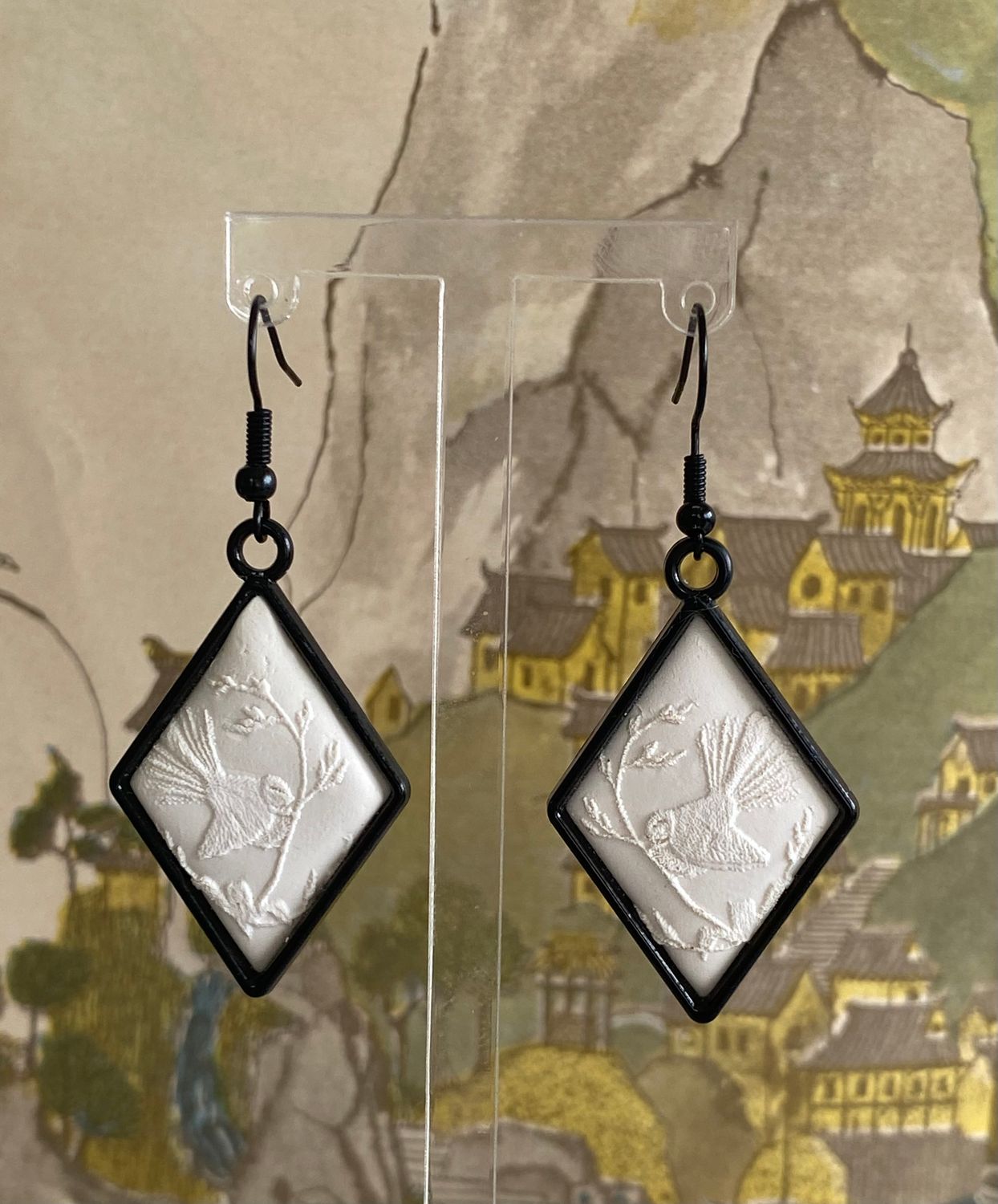 Piwakawaka Black and Ivory Diamond Shape Large