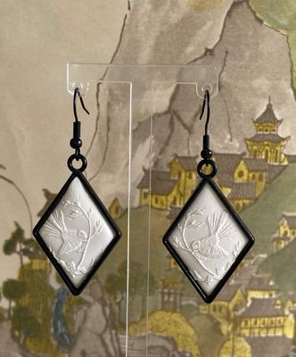 Piwakawaka Black and Ivory Diamond Shape Large