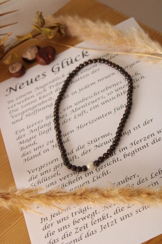 "Granat"-Edelstein Kette
