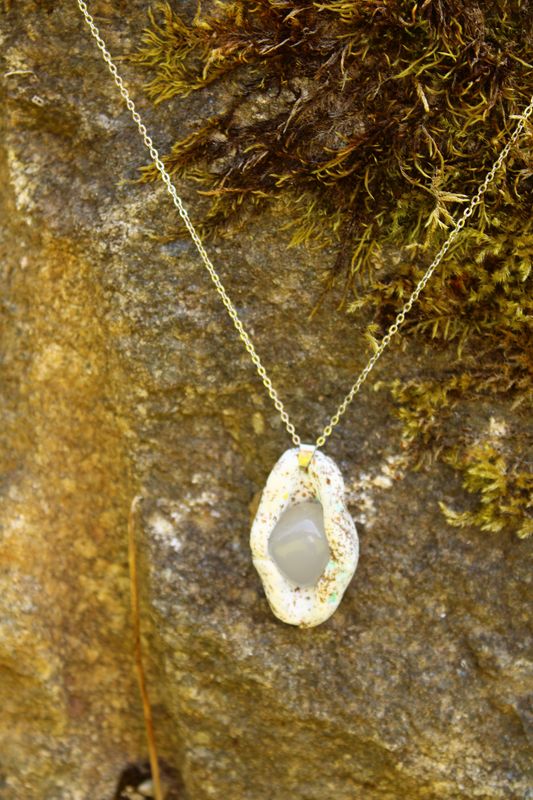 "Mondstein"-Edelstein Amulett