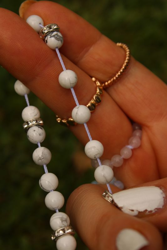 "Howlith"-Edelstein Armband